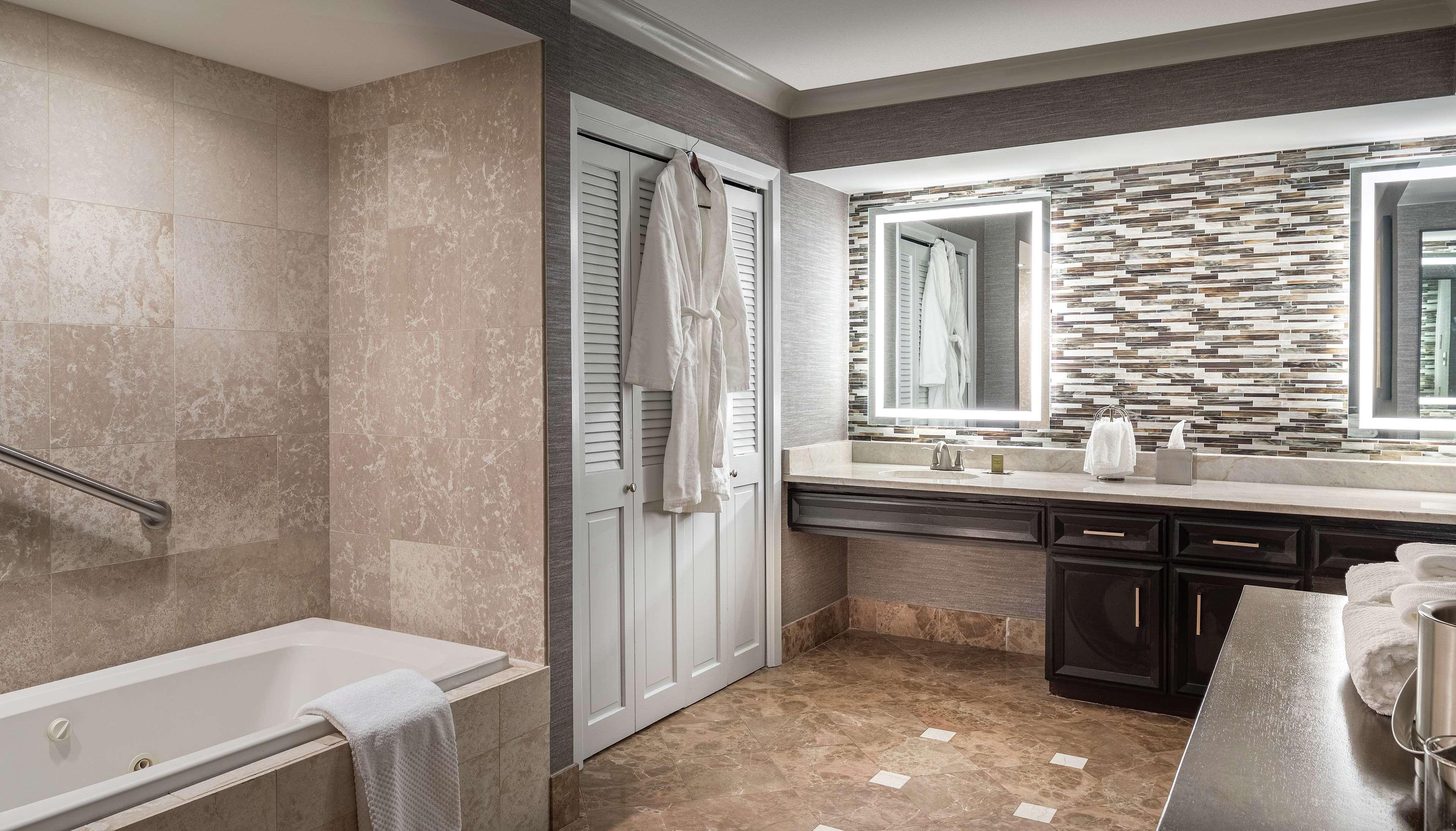 Doubletree By Hilton Dallas Near The Galleria Εξωτερικό φωτογραφία